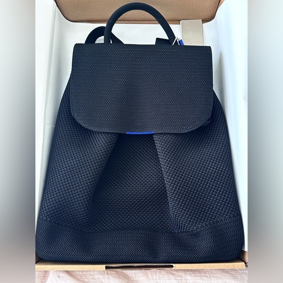 Rothys The Cinch Backpack Black NWT - Picture 3 of 4